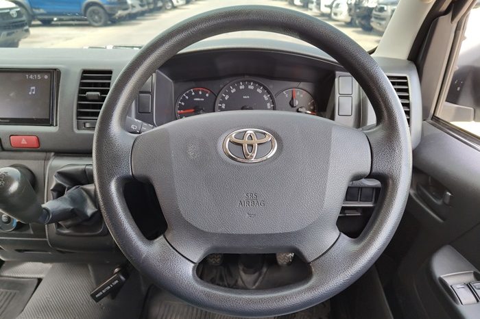 TOYOTA 2WD 2017 3.0 MT COMMUTER SILVER  4260 full