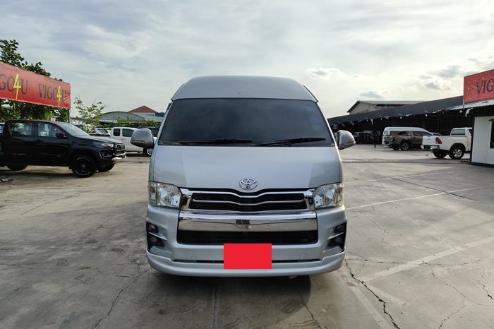 TOYOTA 2WD 2019 3.0 MT COMMUTER SILVER  3723 full