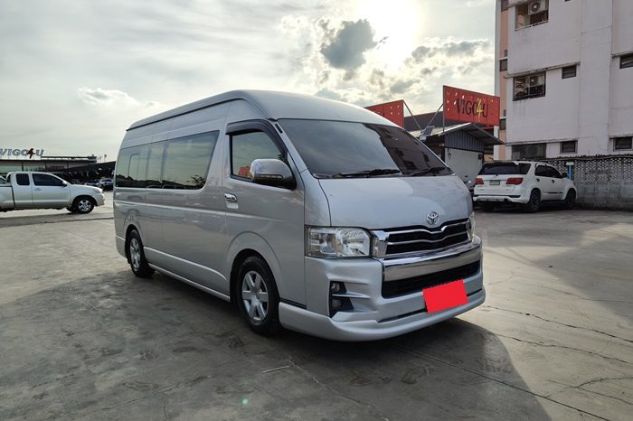 TOYOTA 2WD 2019 3.0 MT COMMUTER SILVER  3723 full