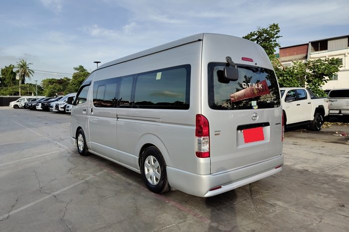 TOYOTA 2WD 2019 3.0 MT COMMUTER SILVER  3723 full
