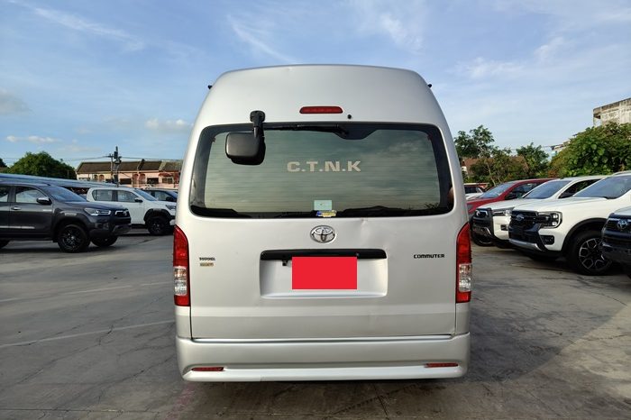 TOYOTA 2WD 2019 3.0 MT COMMUTER SILVER  3723 full