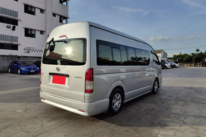 TOYOTA 2WD 2019 3.0 MT COMMUTER SILVER  3723 full