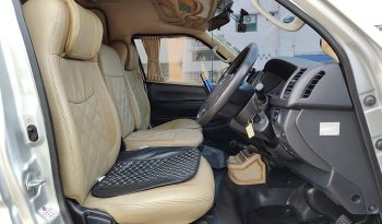 TOYOTA 2WD 2019 3.0 MT COMMUTER SILVER  3723 full