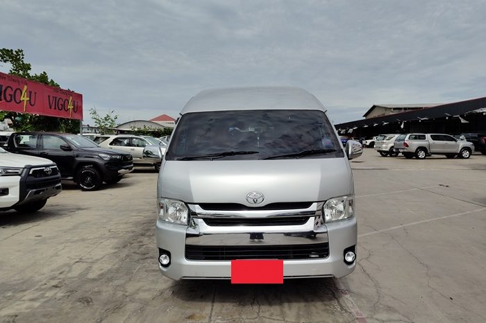 TOYOTA 2WD 2018 3.0 MT COMMUTER SILVER  2707 full