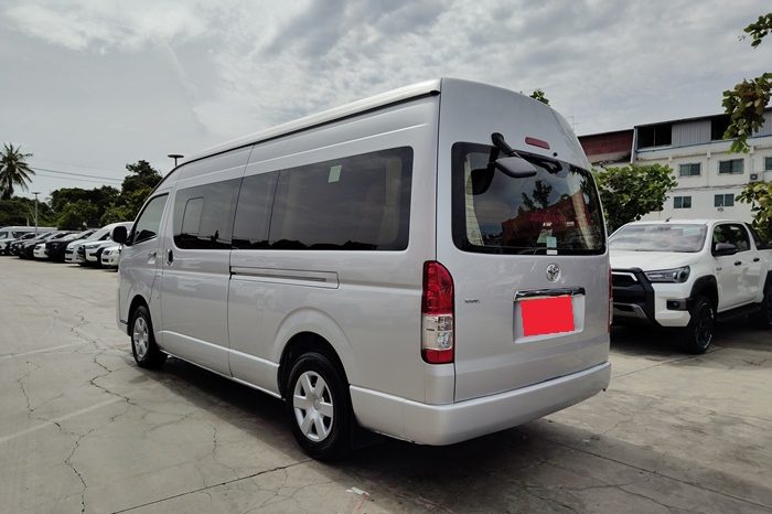 TOYOTA 2WD 2018 3.0 MT COMMUTER SILVER  2707 full