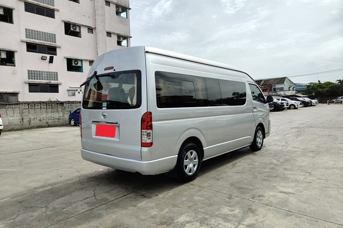 TOYOTA 2WD 2018 3.0 MT COMMUTER SILVER  2707 full