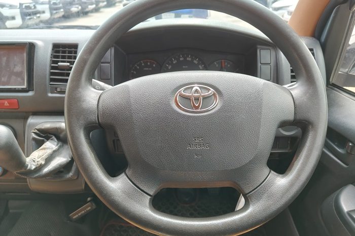 TOYOTA 2WD 2018 3.0 MT COMMUTER SILVER  2707 full