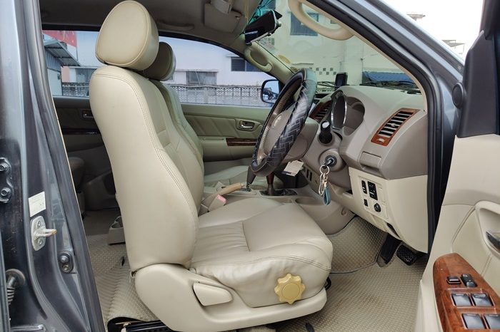 TOYOTA 4WD 2005 2.7V AT FORTUNER DARK GREY  2416 full