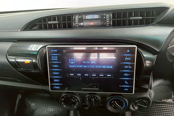REVO 4WD 2019 2.8J MT STANDARD SILVER  1150 full