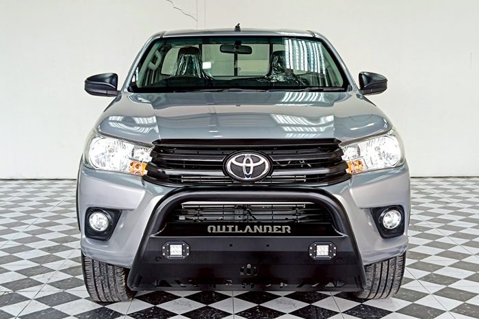REVO 4WD 2019 2.8J MT STANDARD SILVER  1150 full