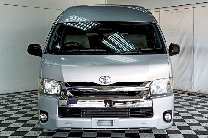 TOYOTA 2WD 2015 3.0 MT COMMUTER SILVER  5984 full