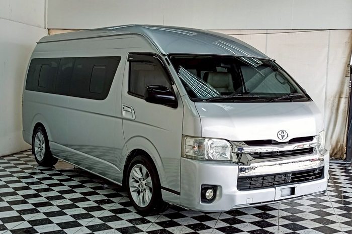 TOYOTA 2WD 2015 3.0 MT COMMUTER SILVER  5984 full