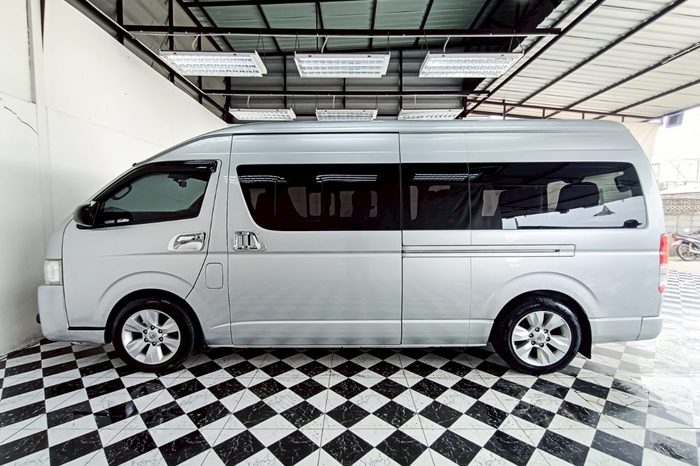 TOYOTA 2WD 2015 3.0 MT COMMUTER SILVER  5984 full