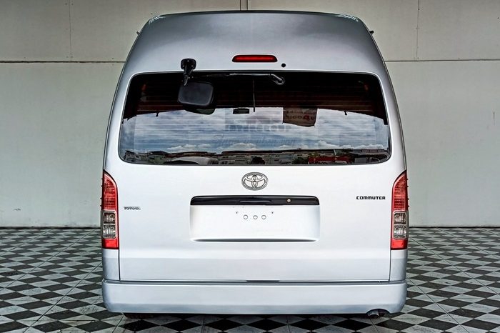 TOYOTA 2WD 2015 3.0 MT COMMUTER SILVER  5984 full