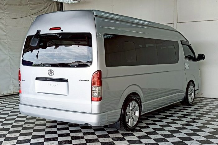 TOYOTA 2WD 2015 3.0 MT COMMUTER SILVER  5984 full