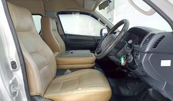 TOYOTA 2WD 2015 3.0 MT COMMUTER SILVER  5984 full