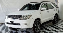 TOYOTA 4WD 2005 2.7V AT FORTUNER WHITE  6119
