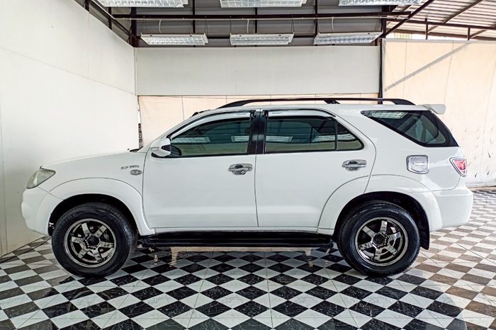 TOYOTA 4WD 2005 2.7V AT FORTUNER WHITE  6119 full