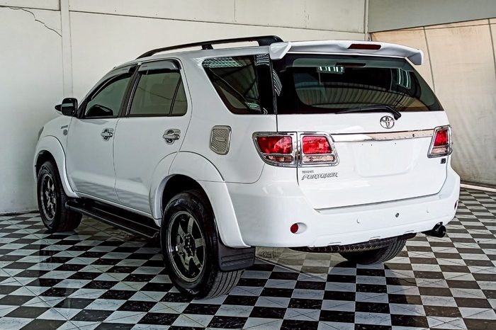 TOYOTA 4WD 2005 2.7V AT FORTUNER WHITE  6119 full