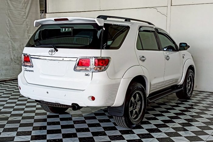 TOYOTA 4WD 2005 2.7V AT FORTUNER WHITE  6119 full
