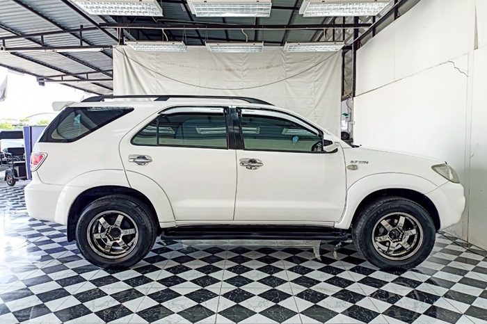TOYOTA 4WD 2005 2.7V AT FORTUNER WHITE  6119 full