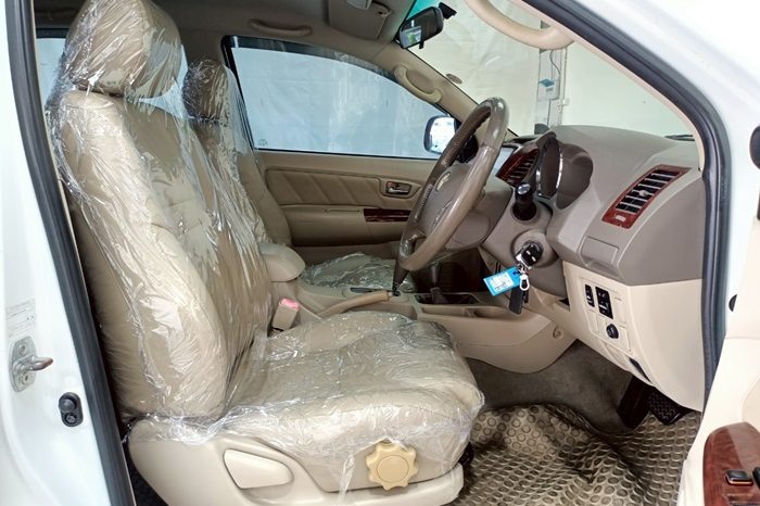 TOYOTA 4WD 2005 2.7V AT FORTUNER WHITE  6119 full