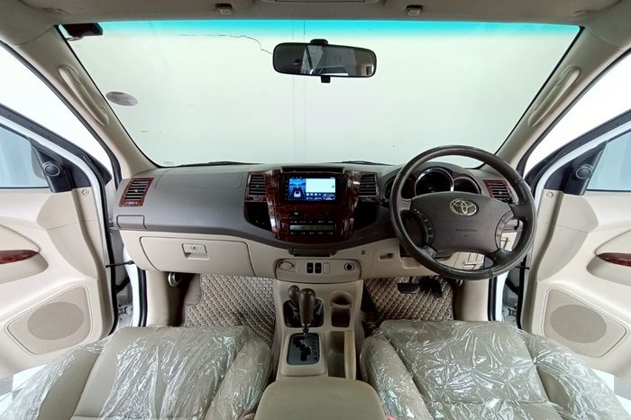 TOYOTA 4WD 2005 2.7V AT FORTUNER WHITE  6119 full