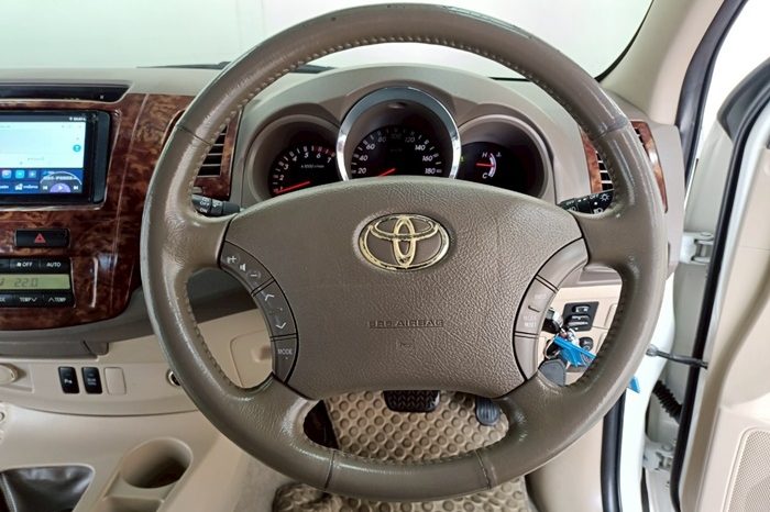TOYOTA 4WD 2005 2.7V AT FORTUNER WHITE  6119 full