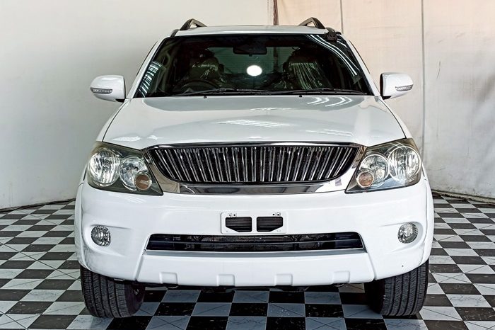 TOYOTA 4WD 2005 2.7V AT FORTUNER WHITE  6119 full