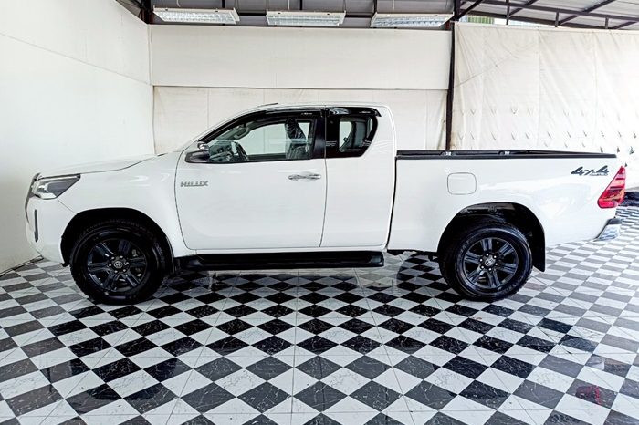REVO 4WD 2021 2.4E MT SMART CAB WHITE  6392 full