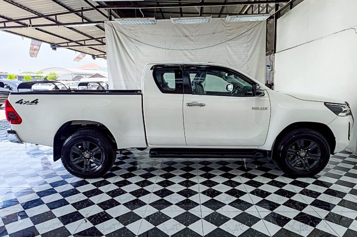 REVO 4WD 2021 2.4E MT SMART CAB WHITE  6392 full