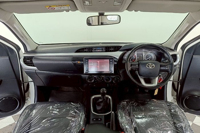 REVO 4WD 2021 2.4E MT SMART CAB WHITE  6392 full