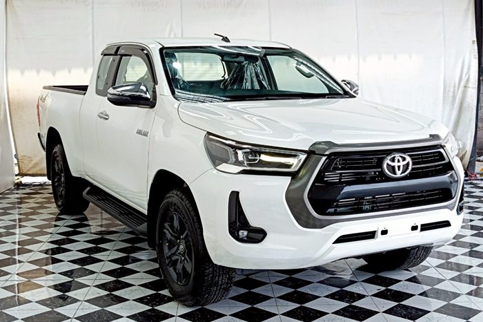 REVO 4WD 2021 2.4E MT SMART CAB WHITE  6392 full