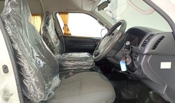 TOYOTA 2WD 2015 3.0 MT COMMUTER WHITE  6866 full