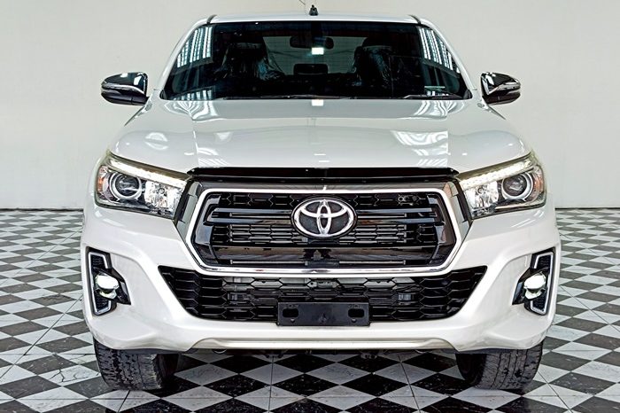 REVO 4WD 2018 2.8G AT DOUBLE CAB WHITE  8311 full