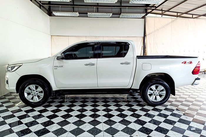 REVO 4WD 2018 2.8G AT DOUBLE CAB WHITE  8311 full