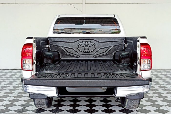 REVO 4WD 2018 2.8G AT DOUBLE CAB WHITE  8311 full