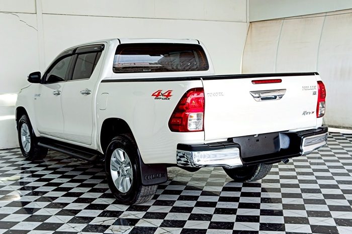 REVO 4WD 2018 2.8G AT DOUBLE CAB WHITE  8311 full