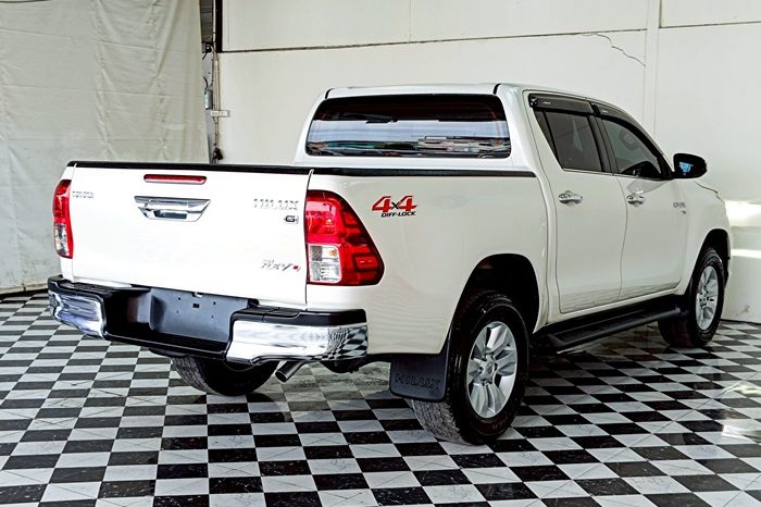 REVO 4WD 2018 2.8G AT DOUBLE CAB WHITE  8311 full