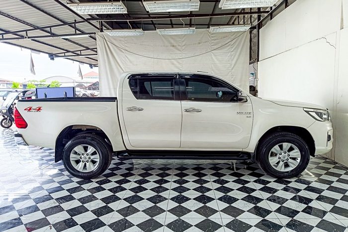 REVO 4WD 2018 2.8G AT DOUBLE CAB WHITE  8311 full