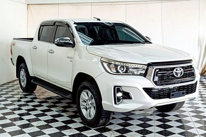 REVO 4WD 2018 2.8G AT DOUBLE CAB WHITE  8311 full