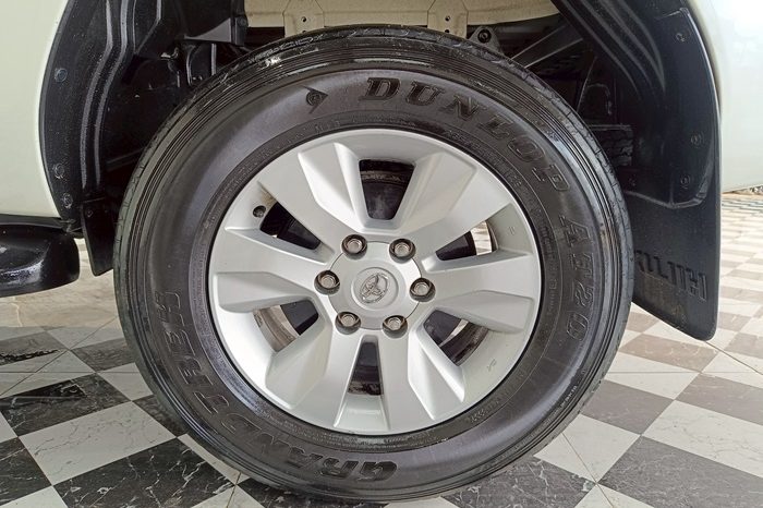 REVO 4WD 2018 2.8G AT DOUBLE CAB WHITE  8311 full