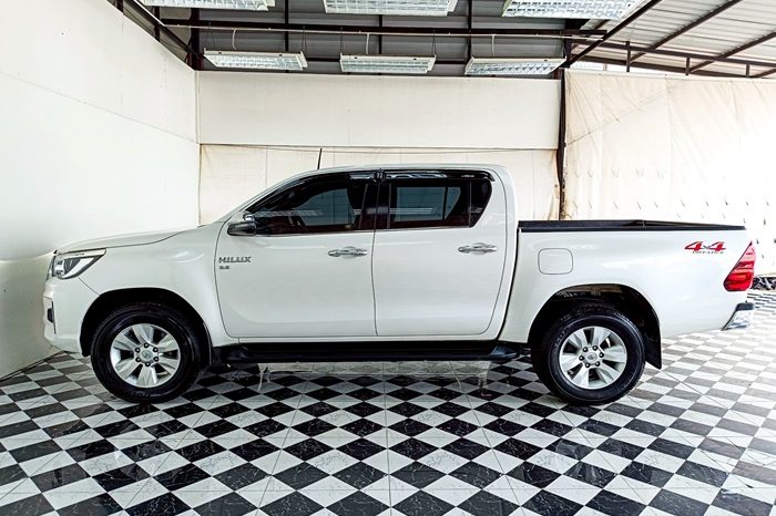 REVO 4WD 2018 2.8G AT DOUBLE CAB WHITE  8314 full