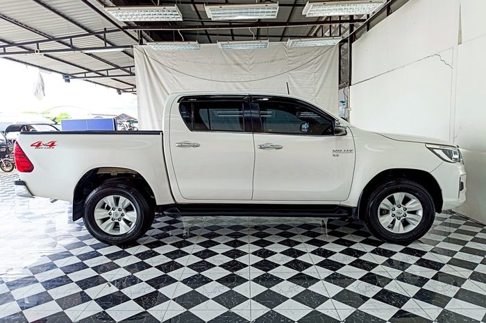 REVO 4WD 2018 2.8G AT DOUBLE CAB WHITE  8314 full