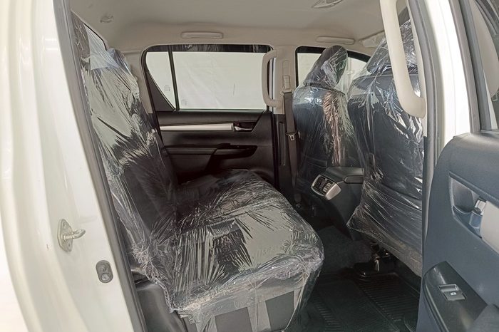 REVO 4WD 2018 2.8G AT DOUBLE CAB WHITE  8314 full