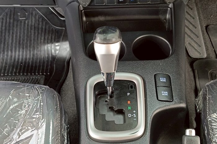 REVO 4WD 2018 2.8G AT DOUBLE CAB WHITE  8314 full