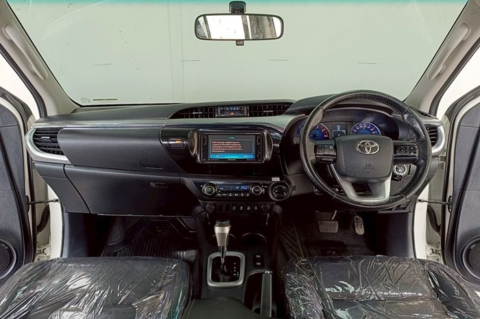 REVO 4WD 2018 2.8G AT DOUBLE CAB WHITE  8314 full