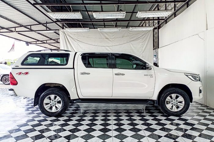 REVO 4WD 2020 2.8G AT DOUBLE CAB WHITE  8581 full