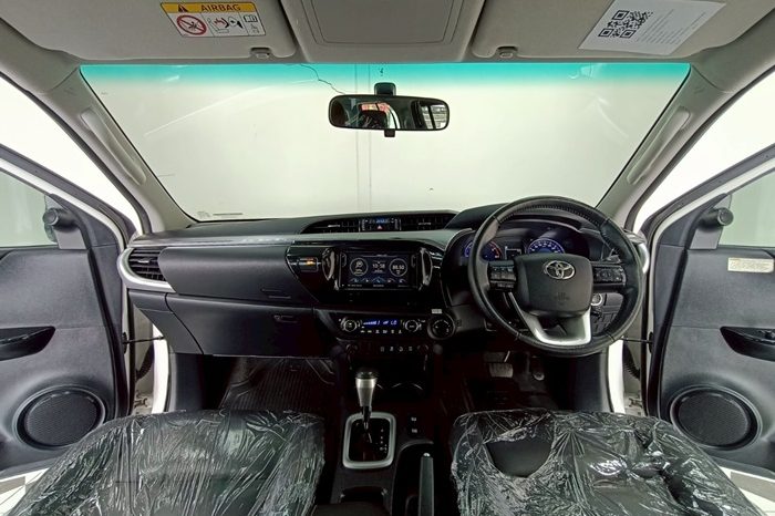 REVO 4WD 2020 2.8G AT DOUBLE CAB WHITE  8581 full