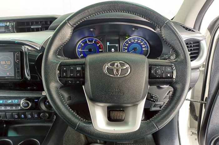 REVO 4WD 2020 2.8G AT DOUBLE CAB WHITE  8581 full
